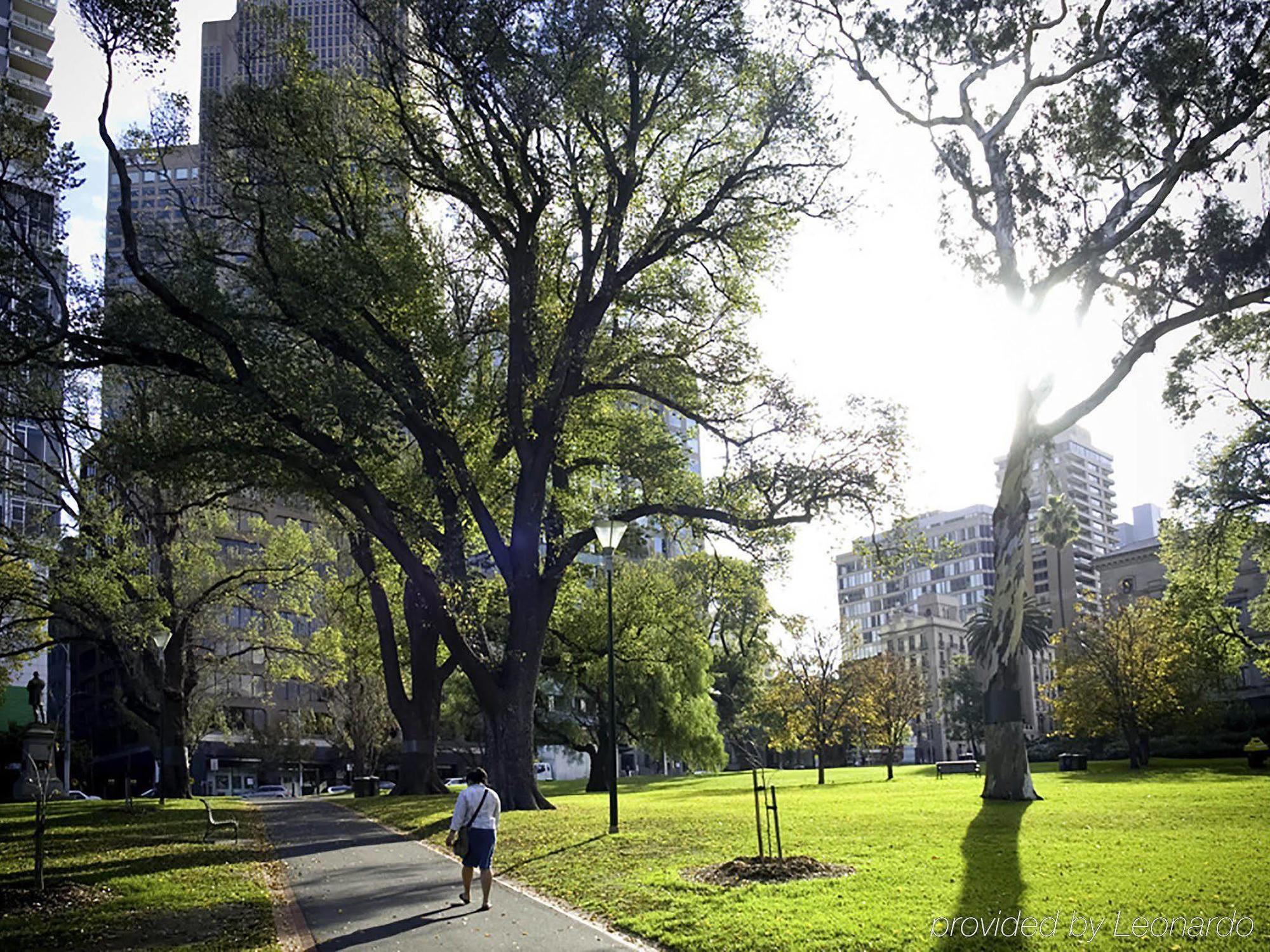 Mercure Melbourne Treasury Gardens ภายนอก รูปภาพ